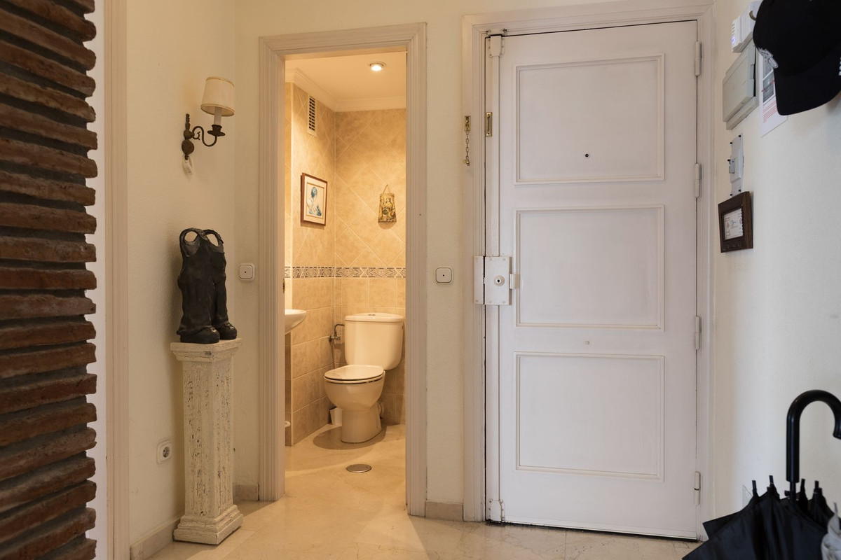 Appartement te koop in La Carihuela | 2 slaapkamers H5016976