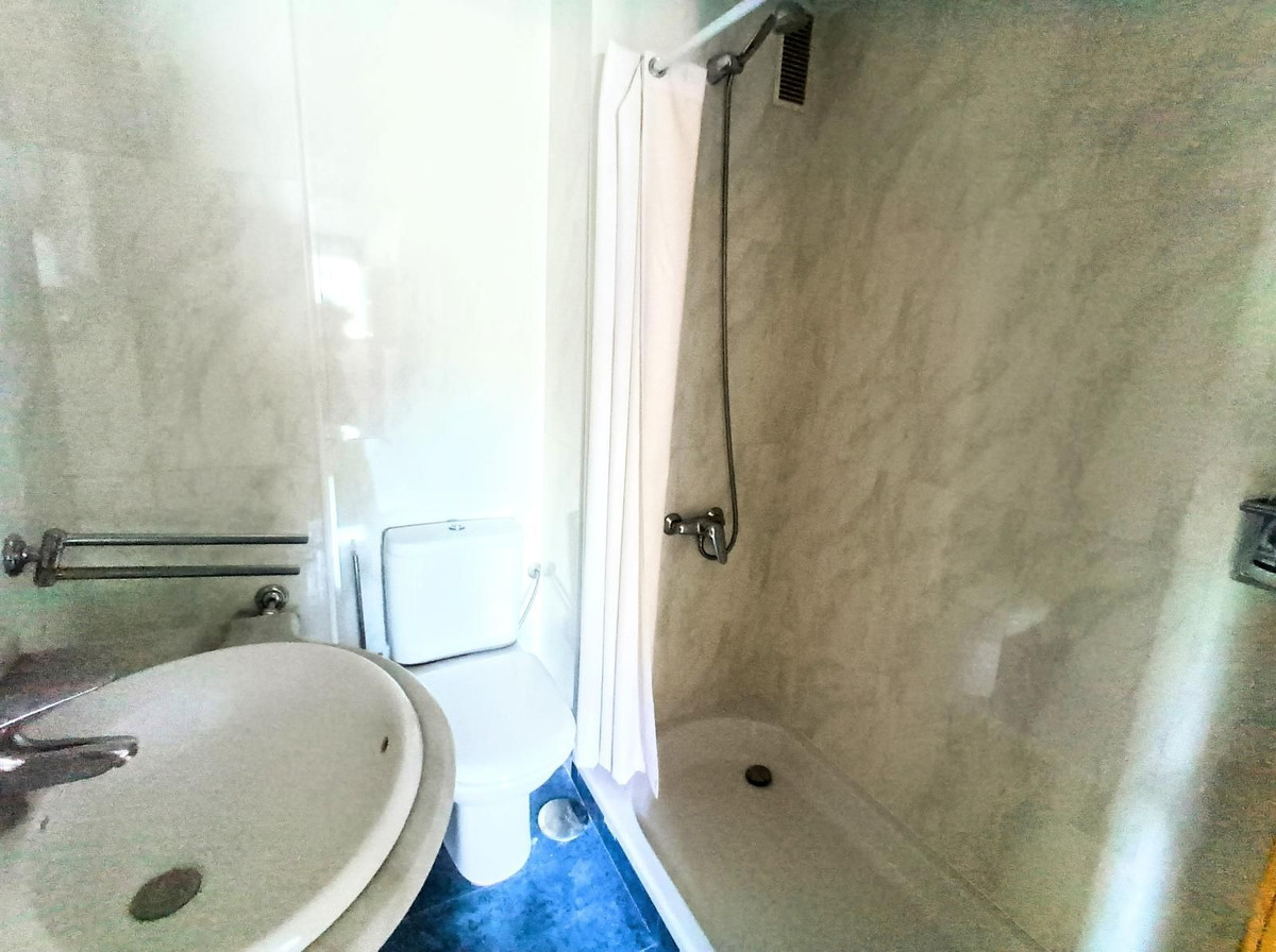 Appartement te koop in La Carihuela | 4 slaapkamers H5135326