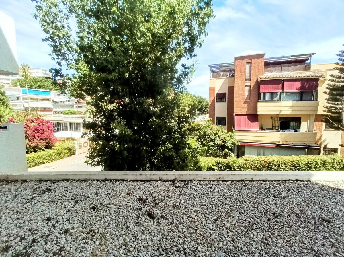 Appartement te koop in La Carihuela | 4 slaapkamers H5135326