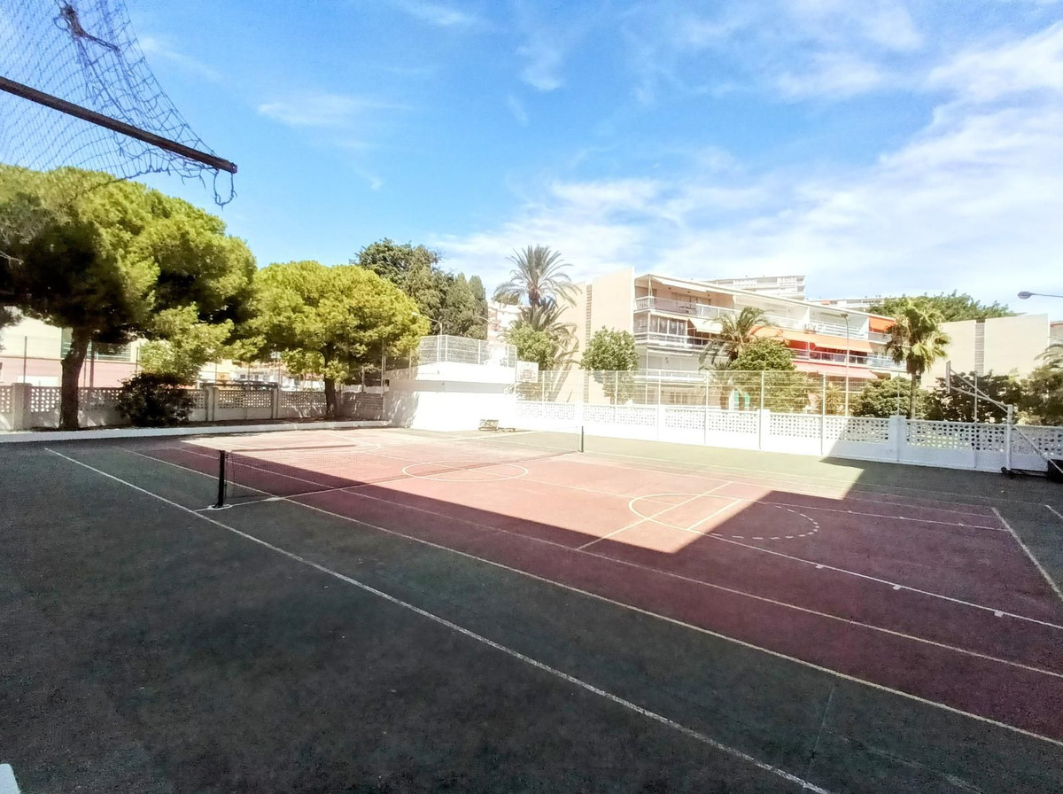 Appartement te koop in La Carihuela | 4 slaapkamers H5135326