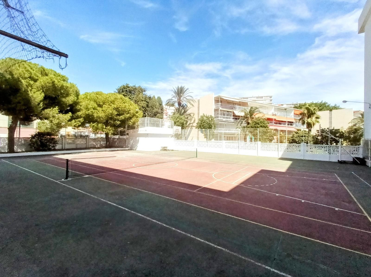 Appartement te koop in La Carihuela | 4 slaapkamers H5135326