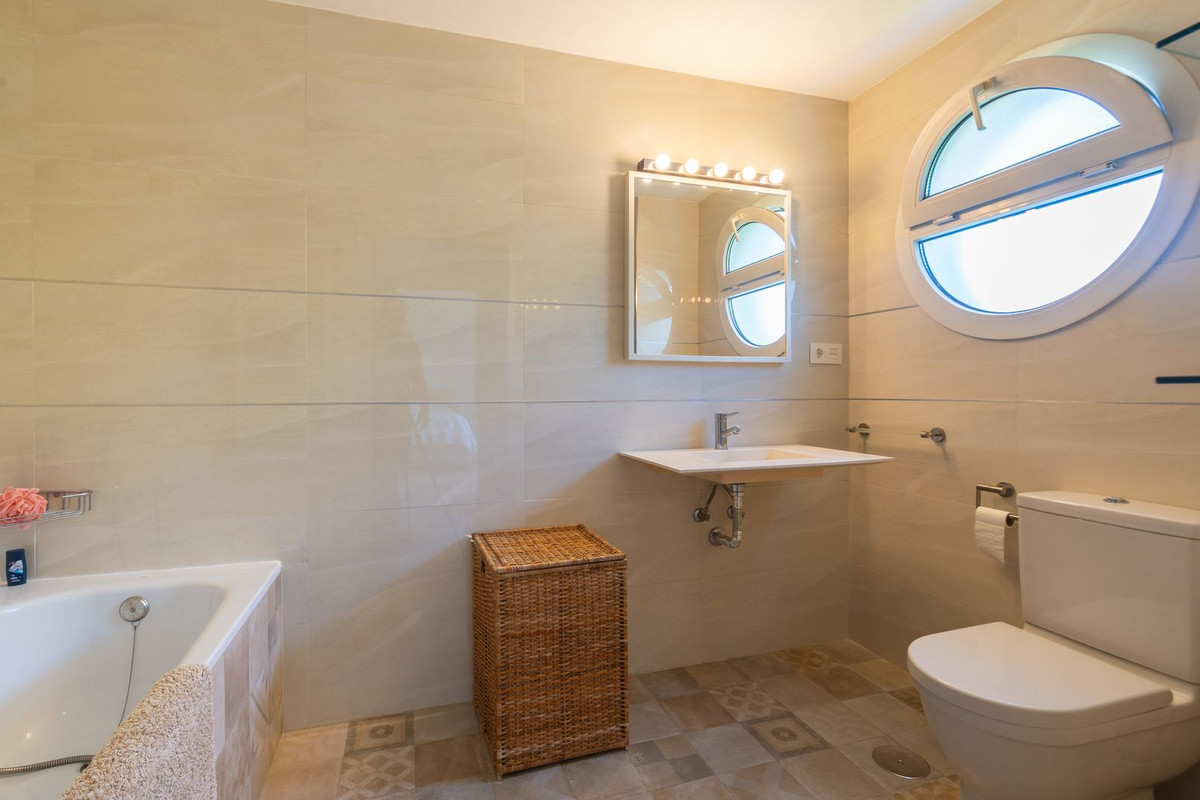 Appartement te koop in La Carihuela | 4 slaapkamers H5473531