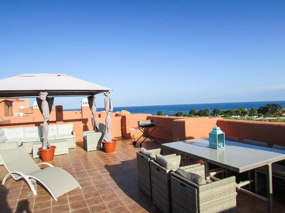 Penthouse in La Duquesa-1