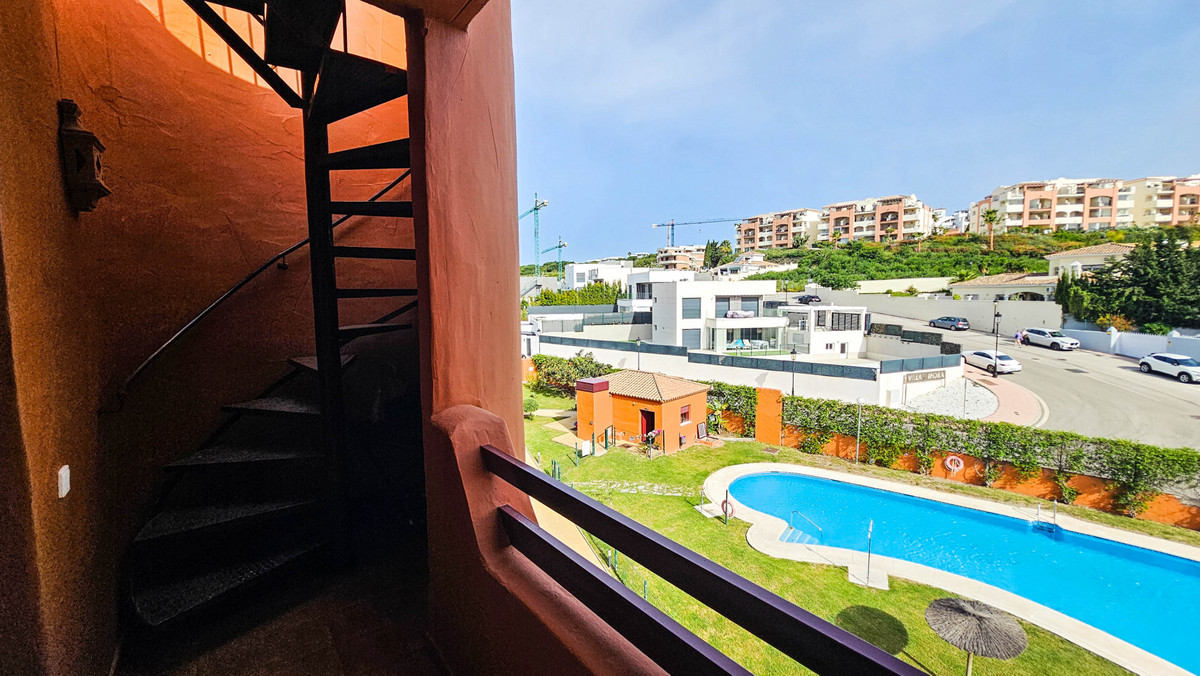 Penthouse in La Duquesa-12