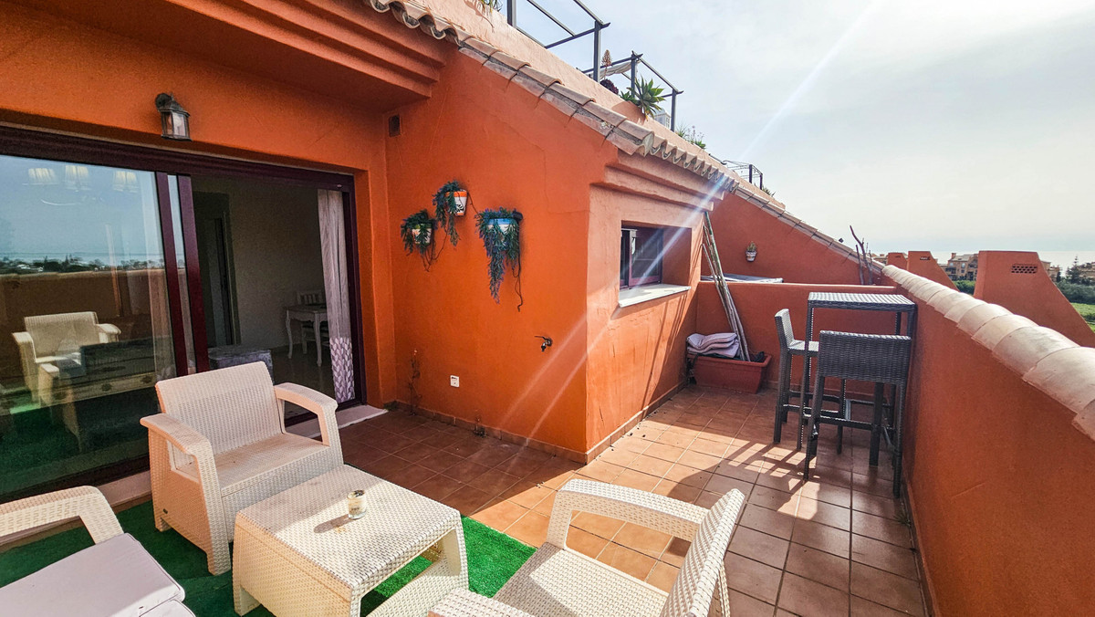 Penthouse in La Duquesa-2
