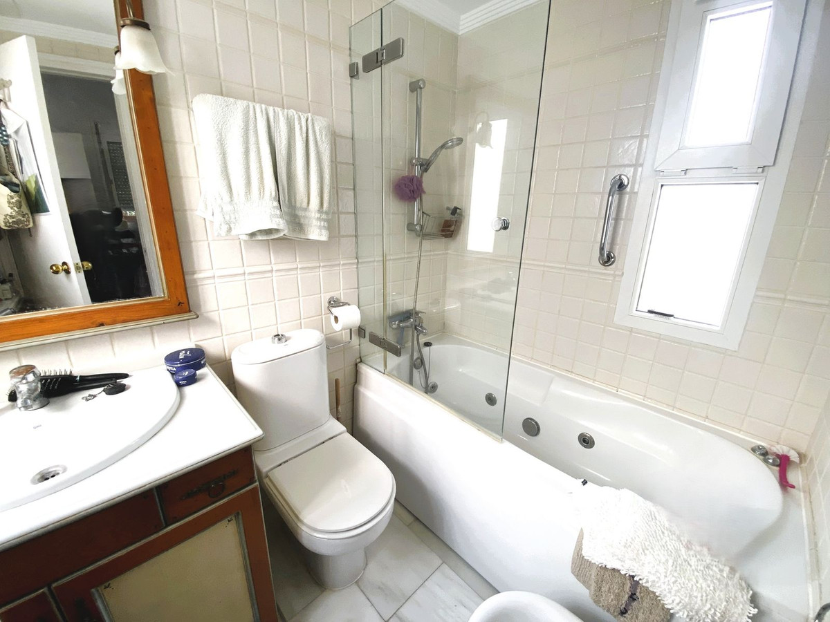 Bovenverdieping Appartement in La Duquesa-14