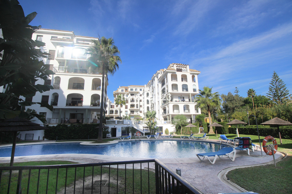 Begane grond appartement in La Duquesa-1