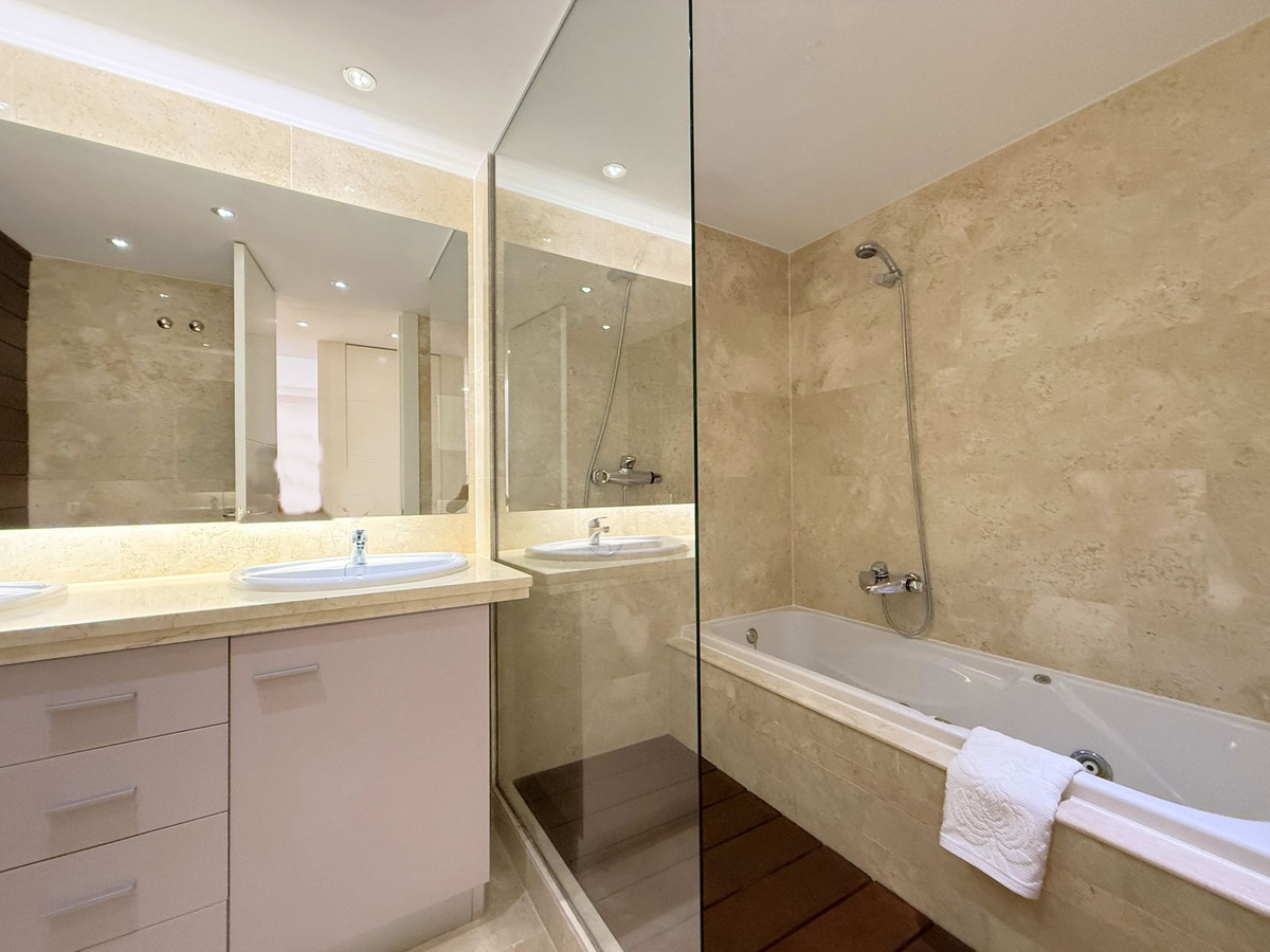 Appartement te koop in La Duquesa | 3 slaapkamers H5051179