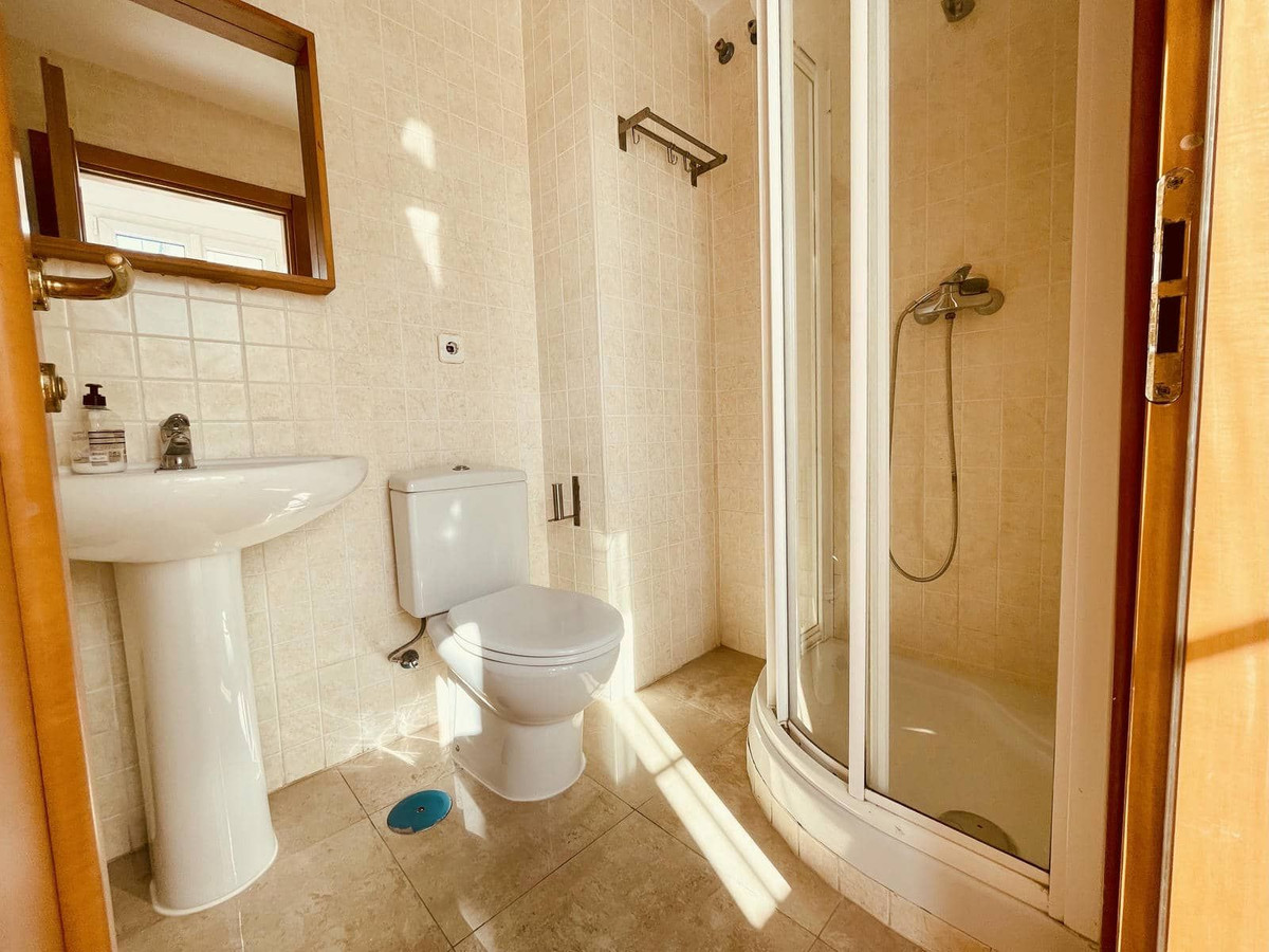 Apartment for sale in La Duquesa | 2 bedrooms H5115502