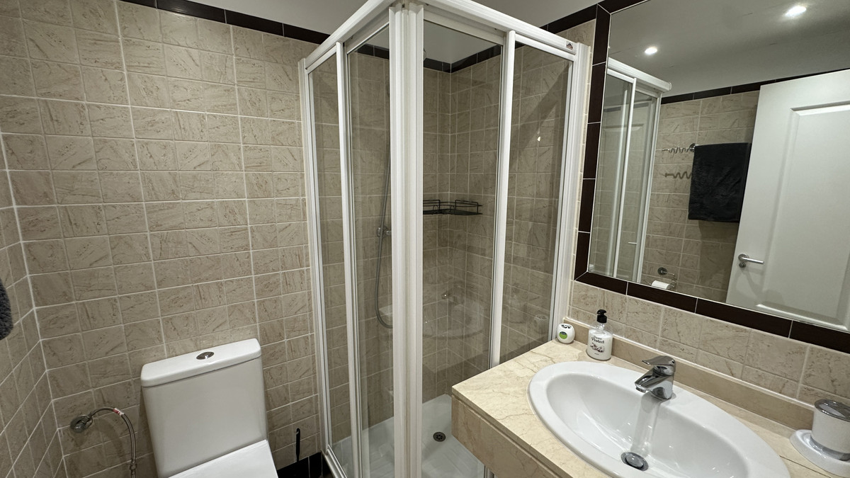 Apartment for sale in La Duquesa | 2 bedrooms H5123224