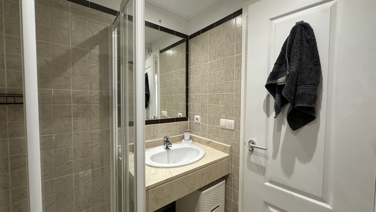 Apartment for sale in La Duquesa | 2 bedrooms H5123224