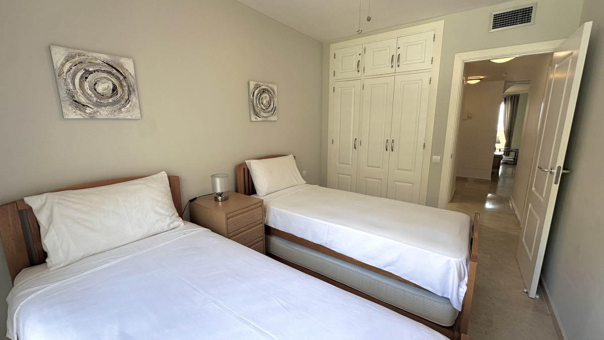 Apartment for sale in La Duquesa | 2 bedrooms H5123224