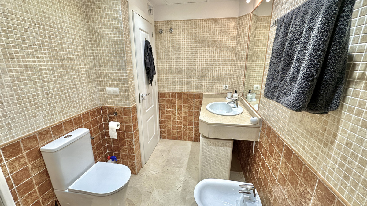 Apartment for sale in La Duquesa | 2 bedrooms H5123224