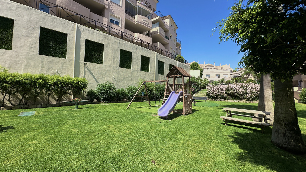 Apartment for sale in La Duquesa | 2 bedrooms H5123224