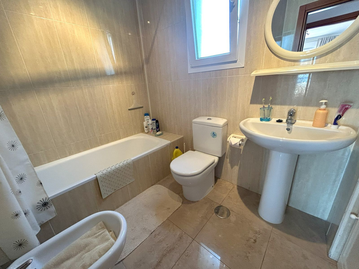 Apartment for sale in La Duquesa | 1 bedrooms H5125924