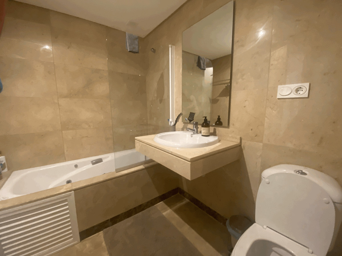 Apartment for sale in La Duquesa | 2 bedrooms H5126287