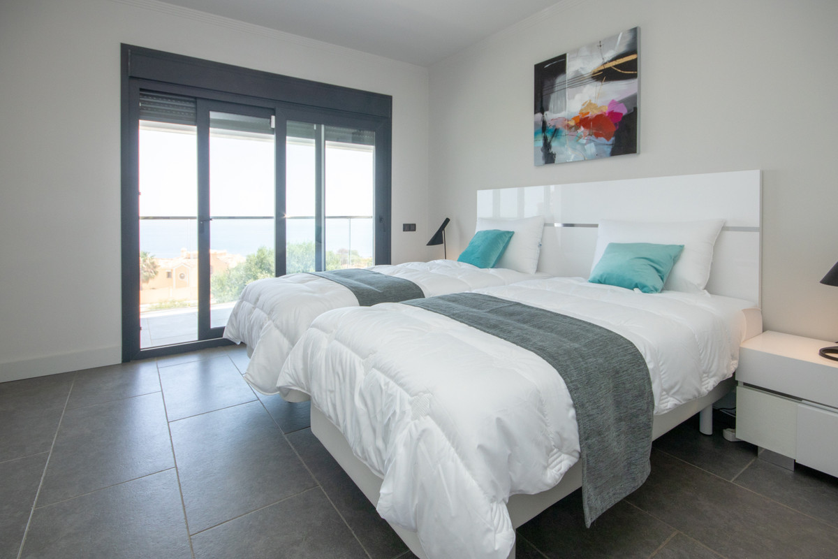 Huis te koop in La Duquesa | 4 slaapkamers H5140969