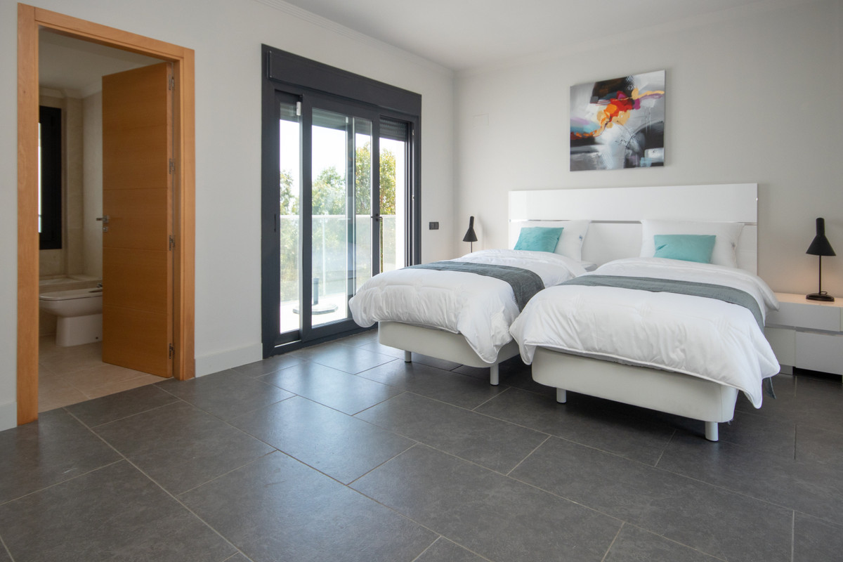 Huis te koop in La Duquesa | 4 slaapkamers H5140969