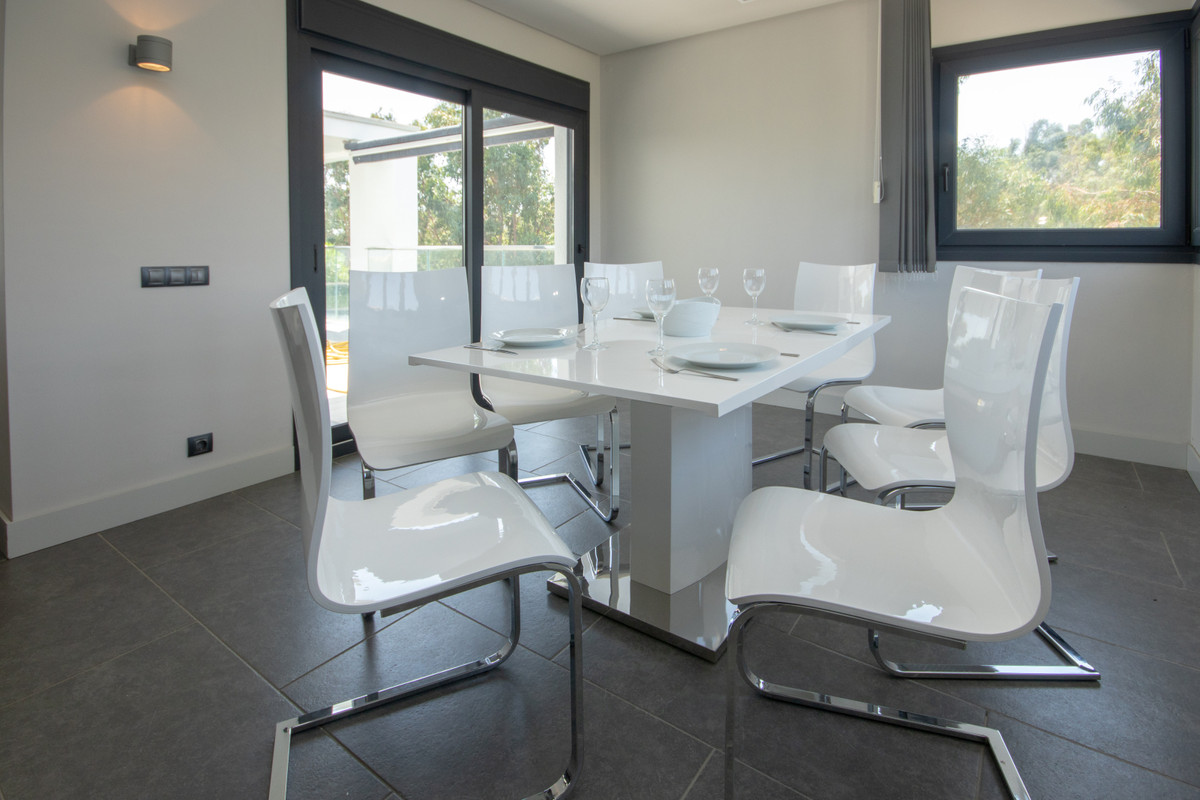 Huis te koop in La Duquesa | 4 slaapkamers H5140969