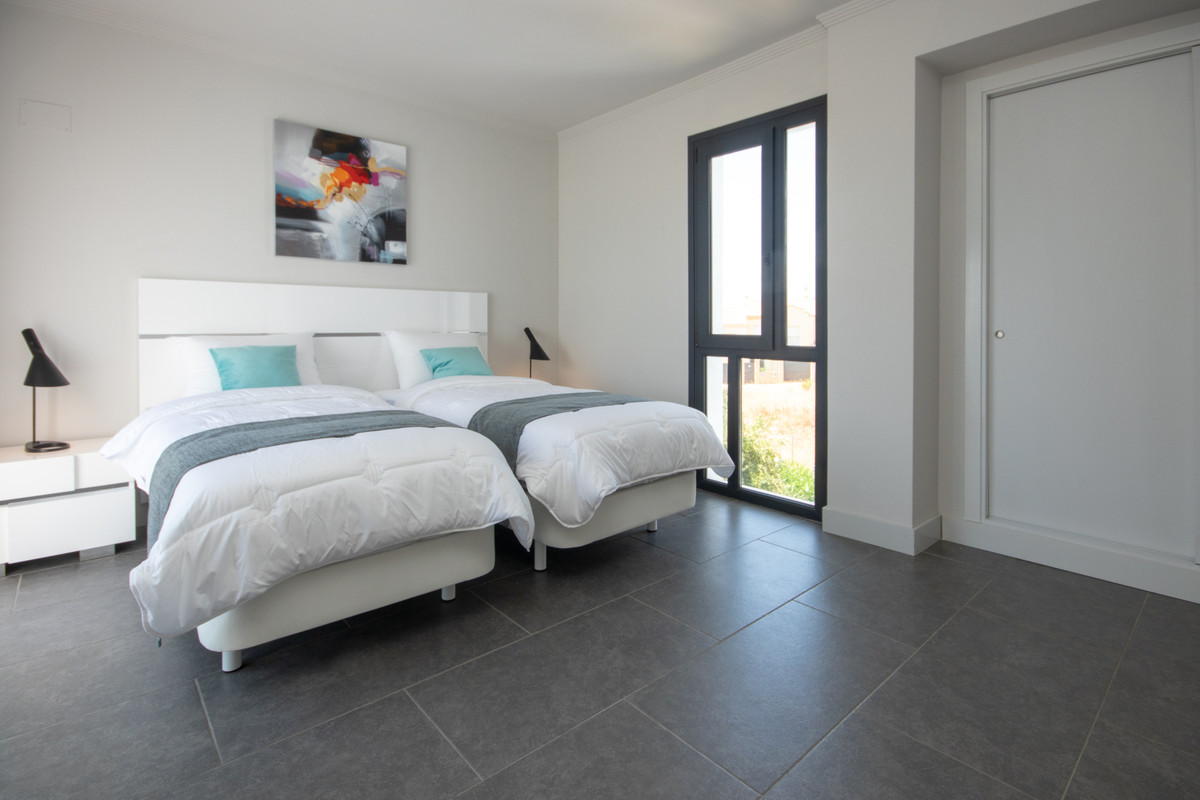 Huis te koop in La Duquesa | 4 slaapkamers H5140969
