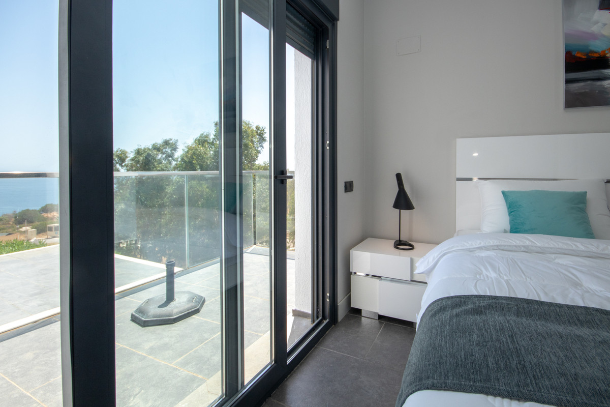 Huis te koop in La Duquesa | 4 slaapkamers H5140969