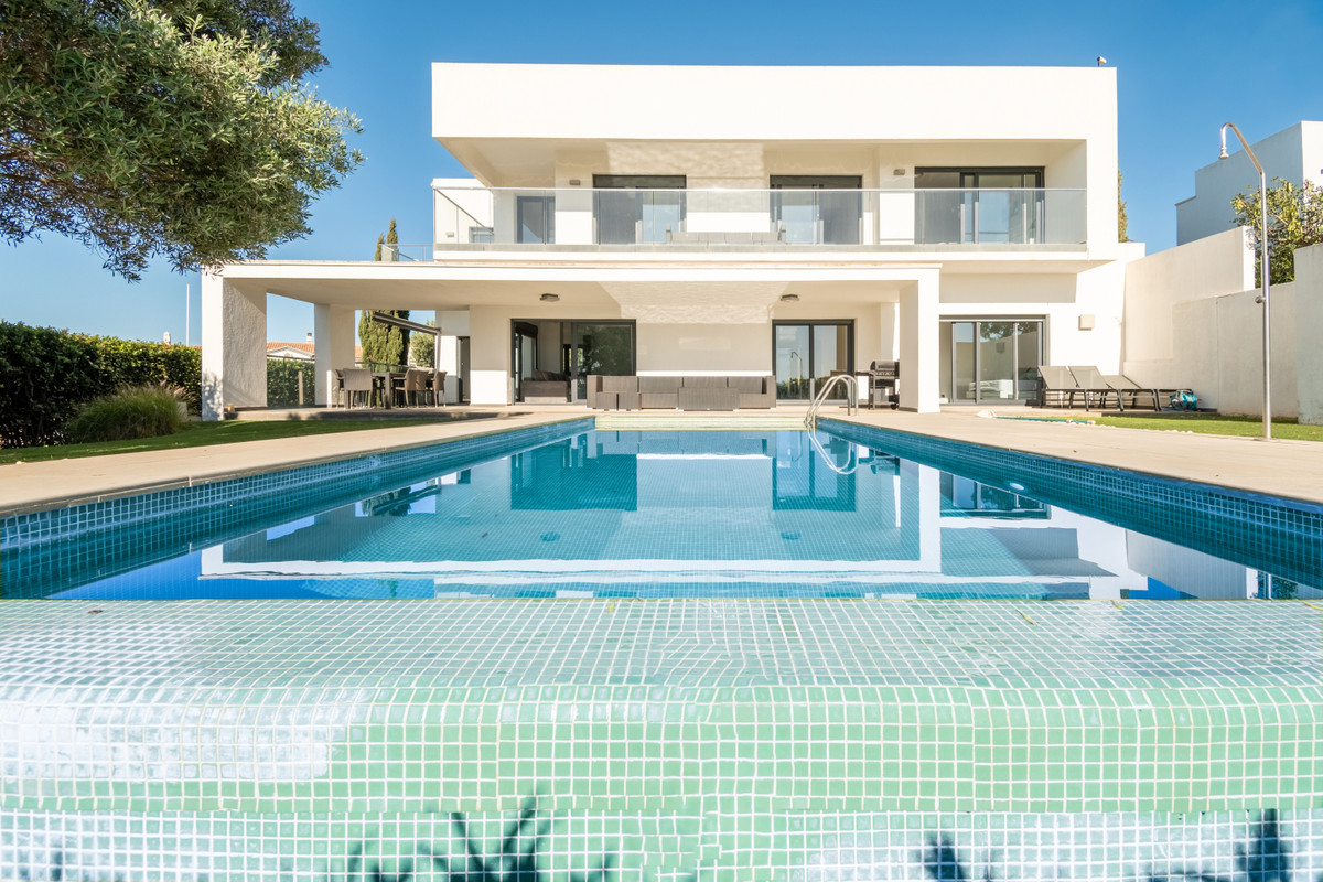 Huis te koop in La Duquesa | 4 slaapkamers H5140969