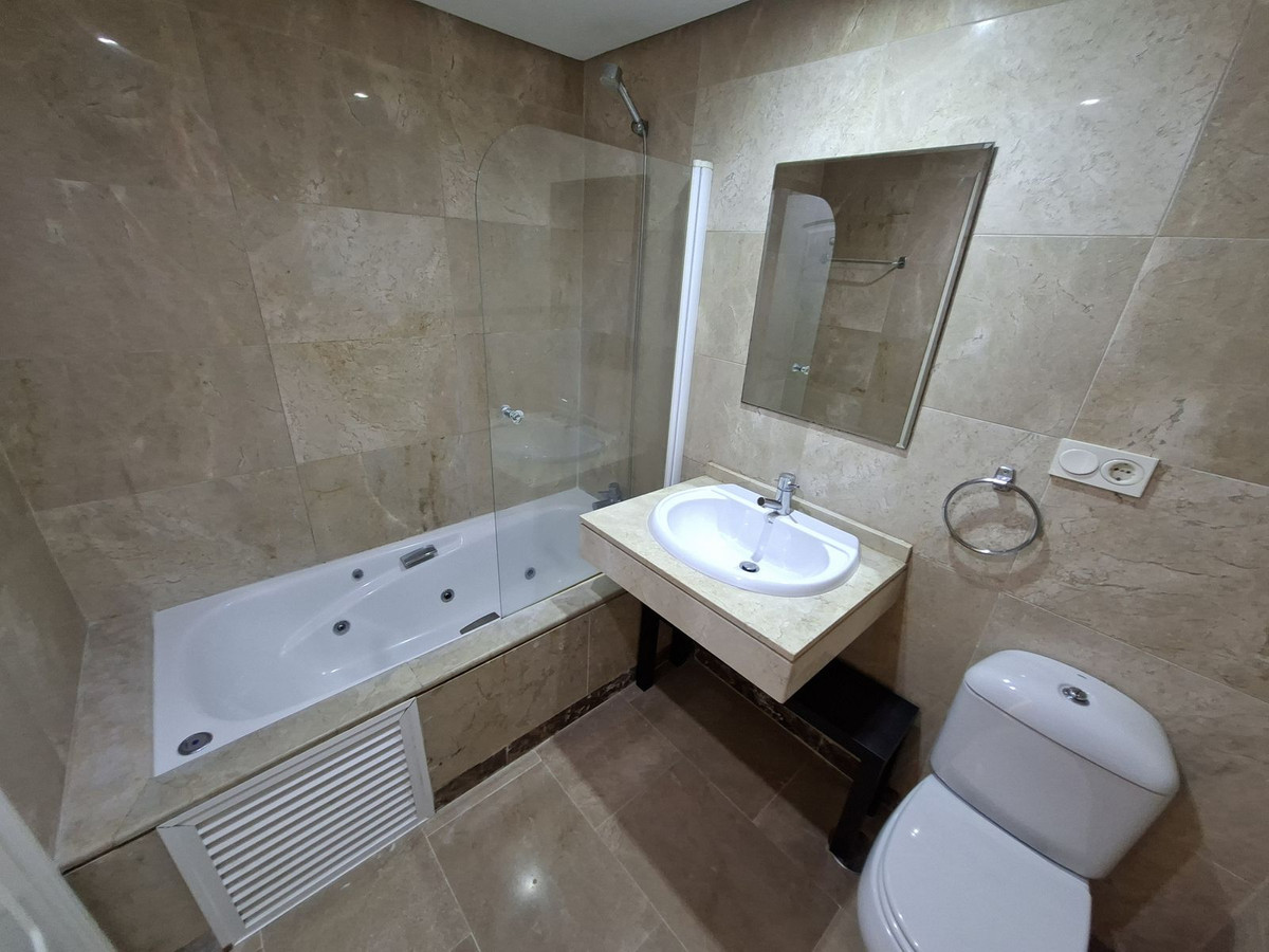 Appartement te koop in La Duquesa | 2 slaapkamers H5401060