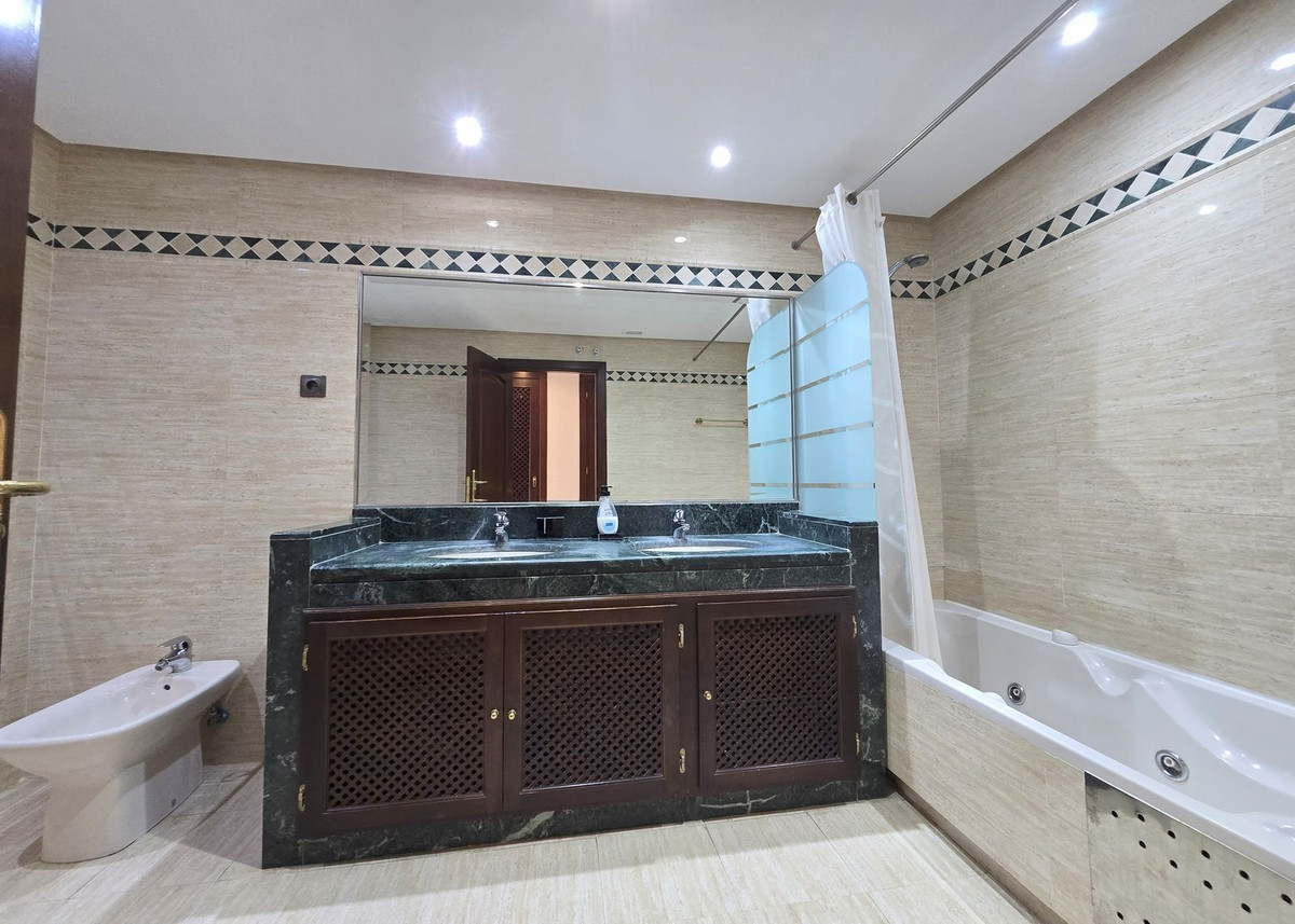 Apartment for sale in La Mairena | 2 bedrooms H5050405
