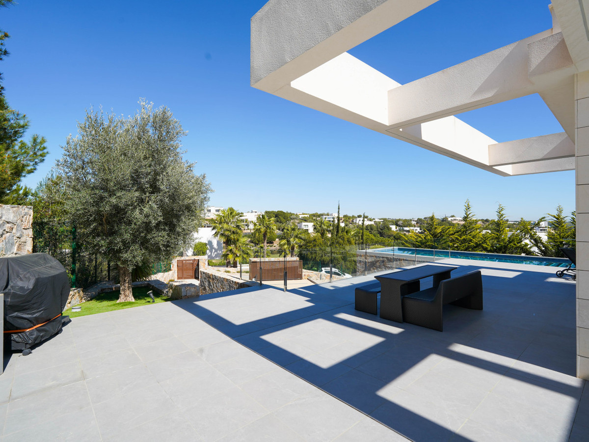 Huis te koop in Las Colinas Golf | 6 slaapkamers H5406925