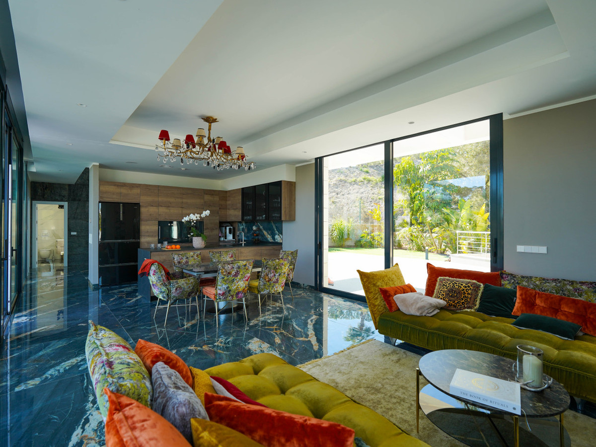Huis te koop in Las Colinas Golf | 6 slaapkamers H5406925