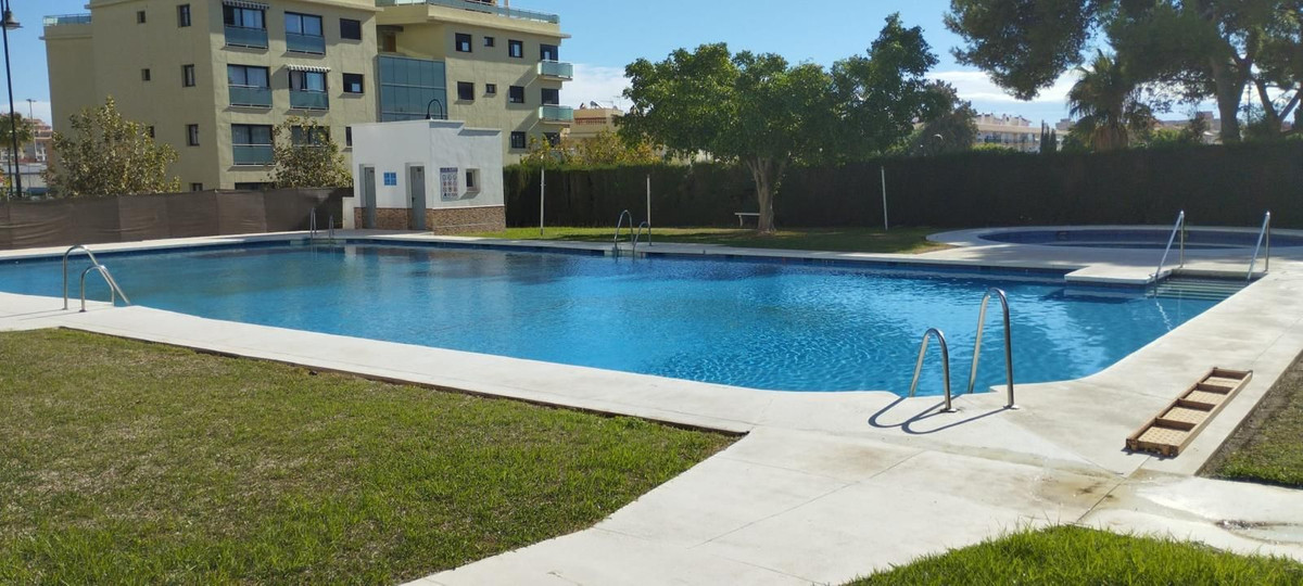 Tussenverdieping Appartement in Las Lagunas-11