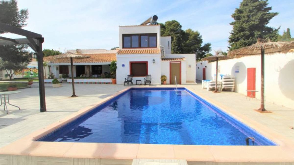 Huis te koop in Lomas de Cabo Roig | 9 slaapkamers H5295346