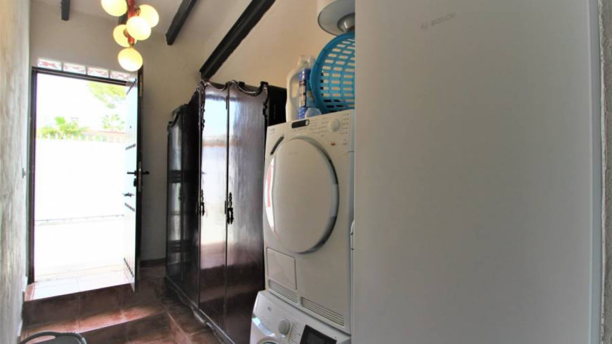 Huis te koop in Lomas de Cabo Roig | 9 slaapkamers H5295346