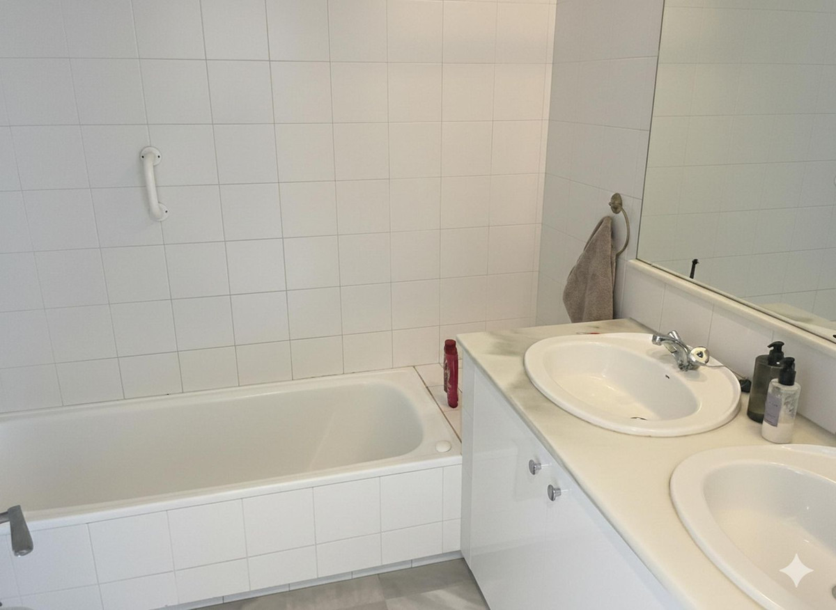 Appartement te koop in Los Almendros | 2 slaapkamers H5293519