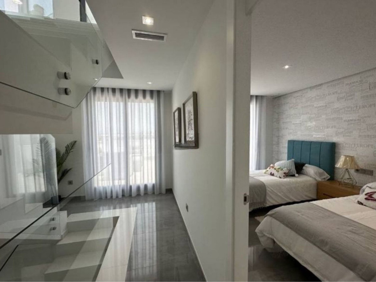 Huis te koop in Los Altos | 3 slaapkamers H5295484