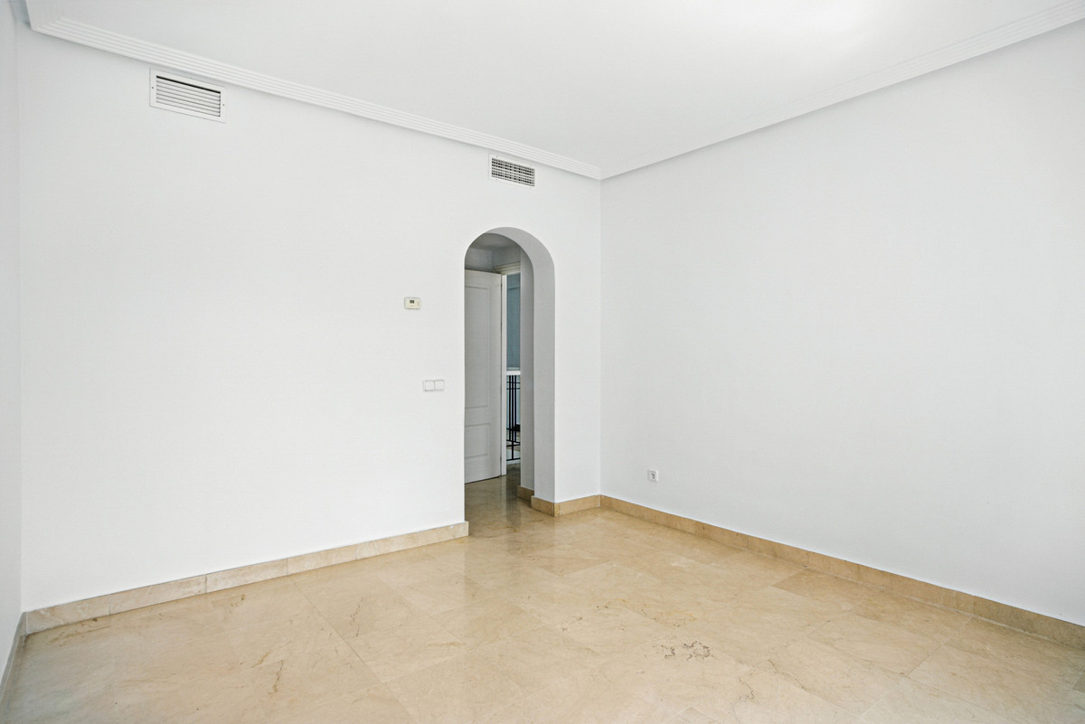 Huis te koop in Los Arqueros | 4 slaapkamers H5131813