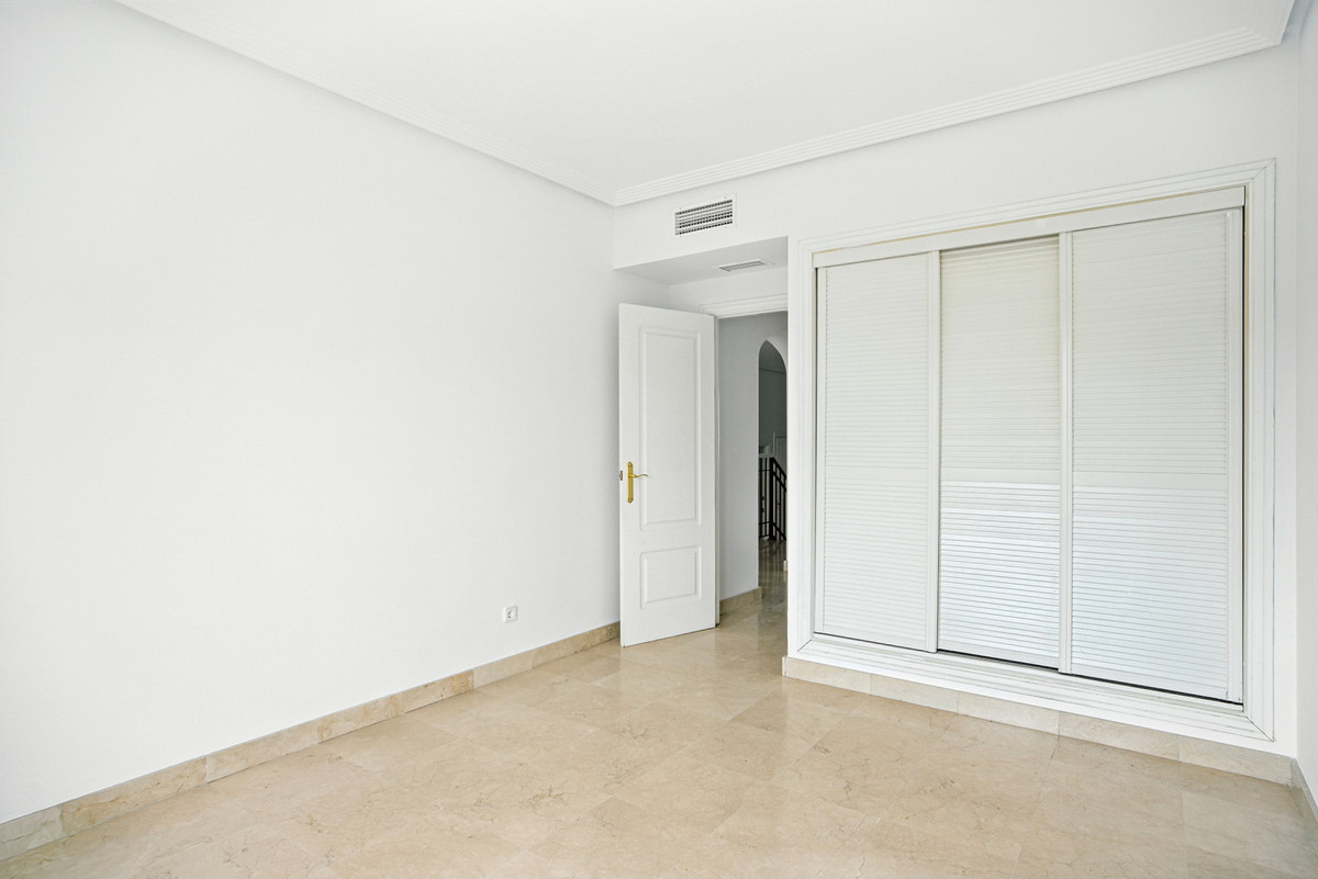 Huis te koop in Los Arqueros | 4 slaapkamers H5131813