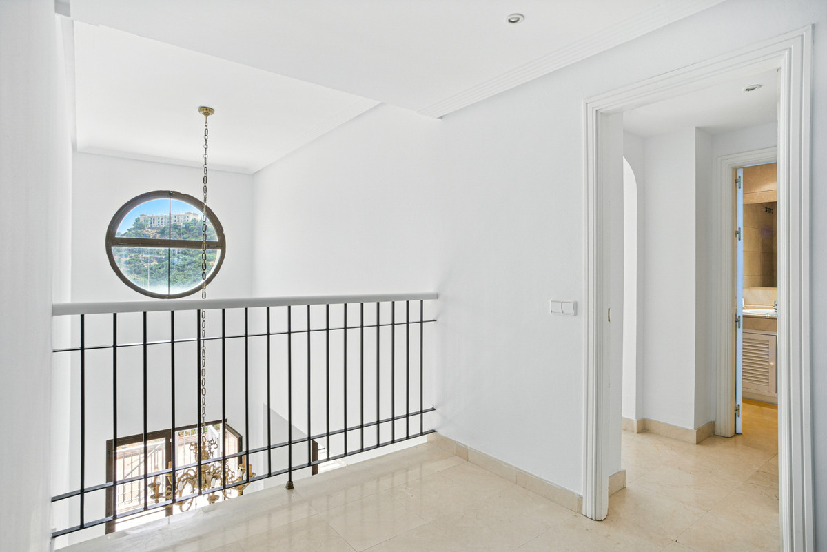 Huis te koop in Los Arqueros | 4 slaapkamers H5131813