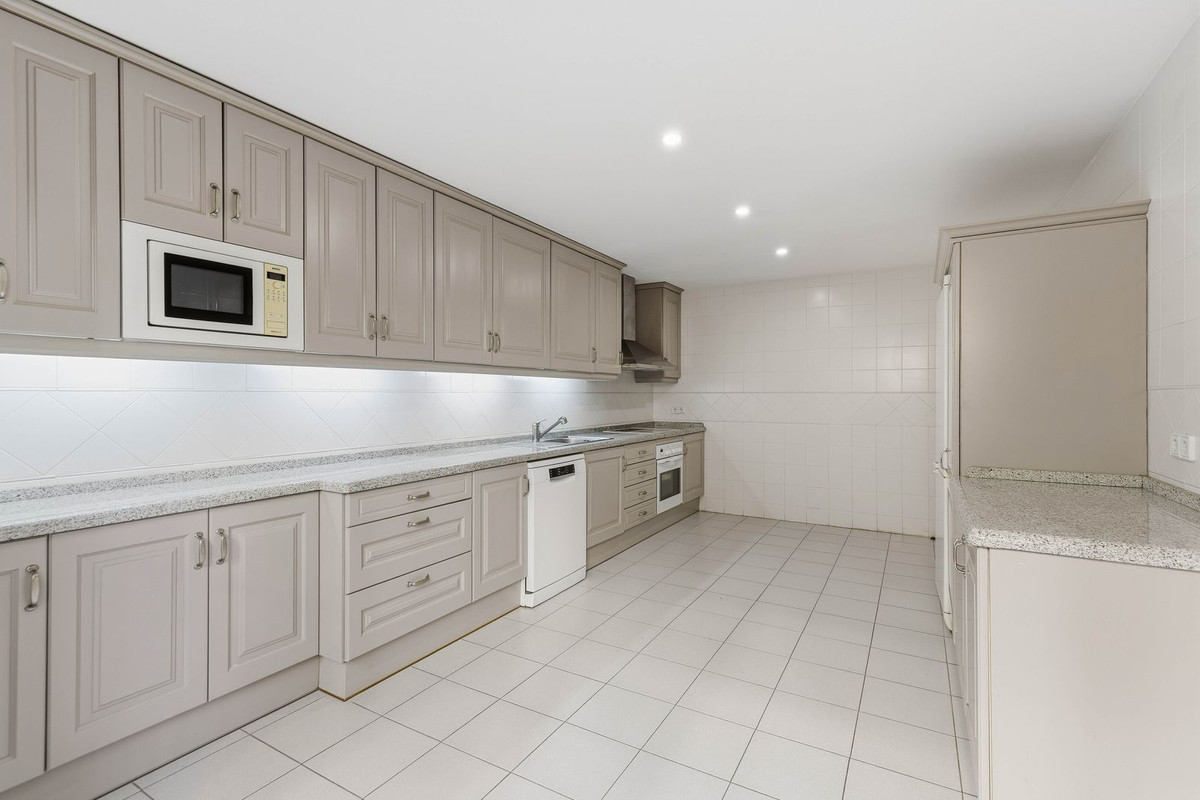 Appartement te koop in Los Arqueros | 4 slaapkamers H5256340