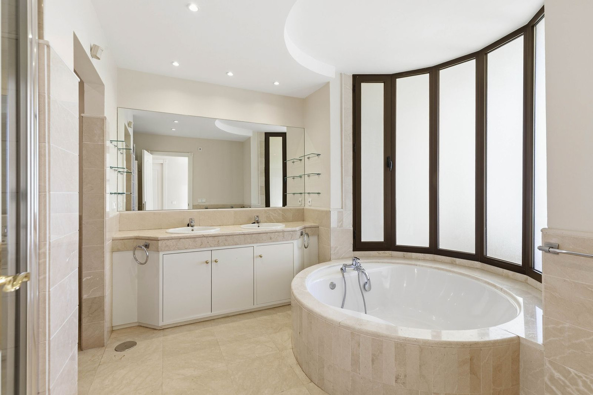 Appartement te koop in Los Arqueros | 4 slaapkamers H5256340