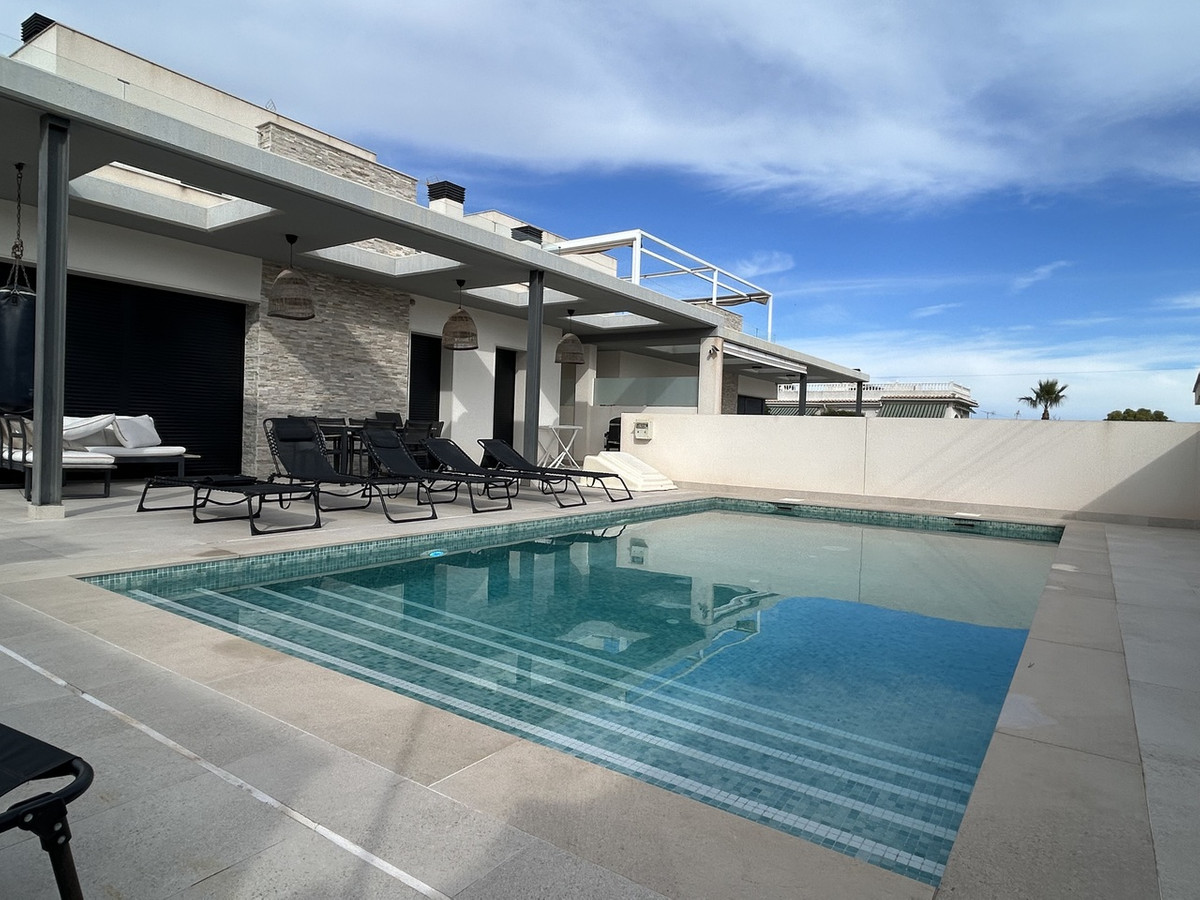 Huis te koop in Los Balcones | 5 slaapkamers H5298403