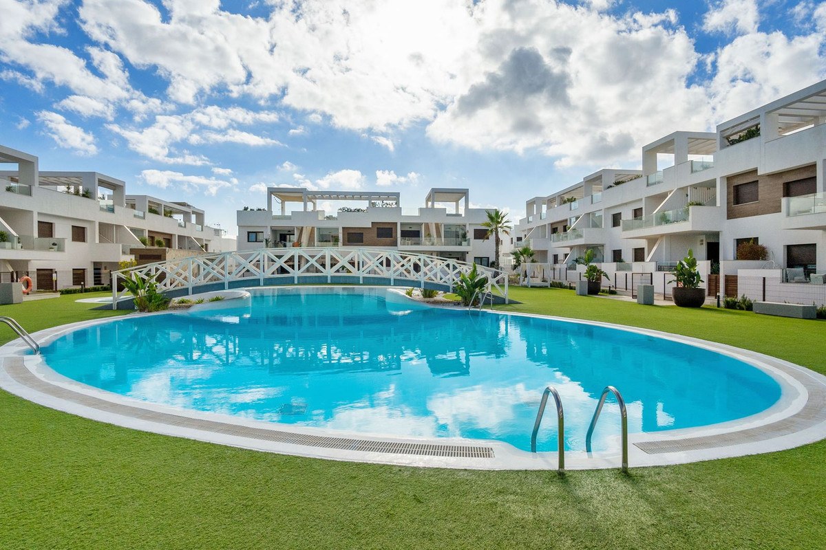 Appartement te koop in Los Balcones | 2 slaapkamers H5364925