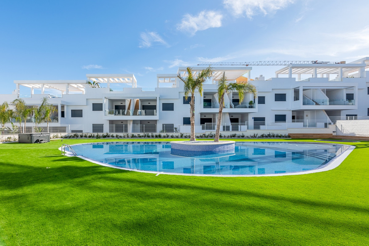 Appartement te koop in Los Balcones | 2 slaapkamers H5481031