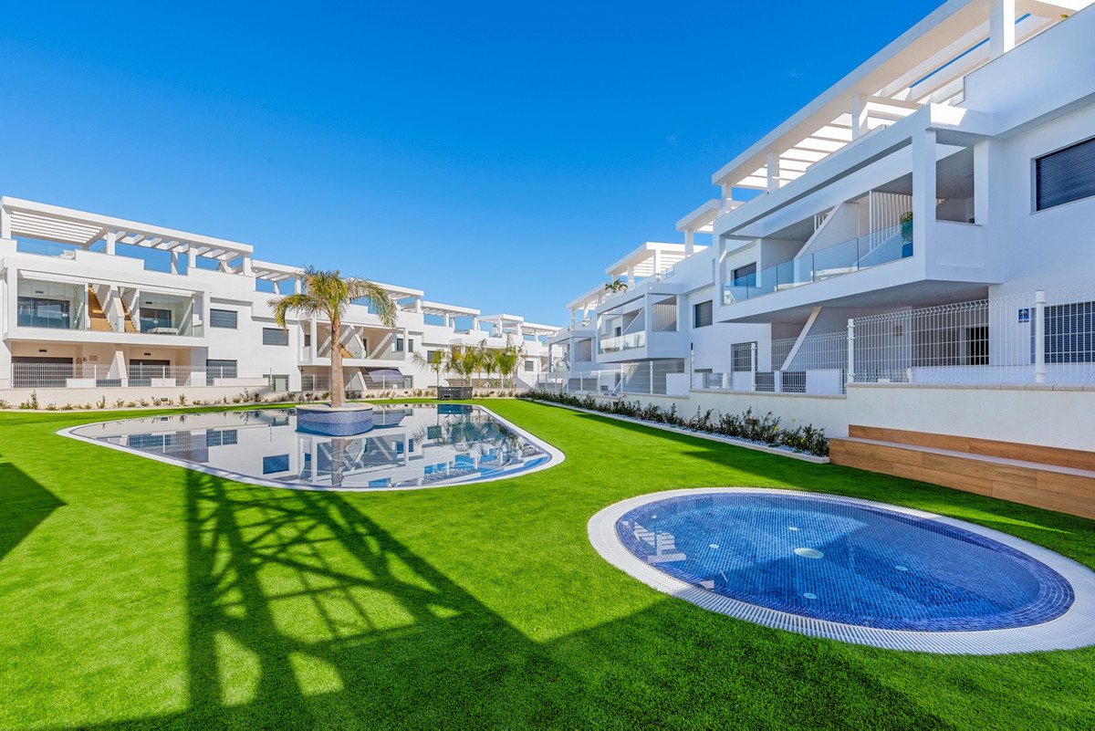 Appartement te koop in Los Balcones | 2 slaapkamers H5481031