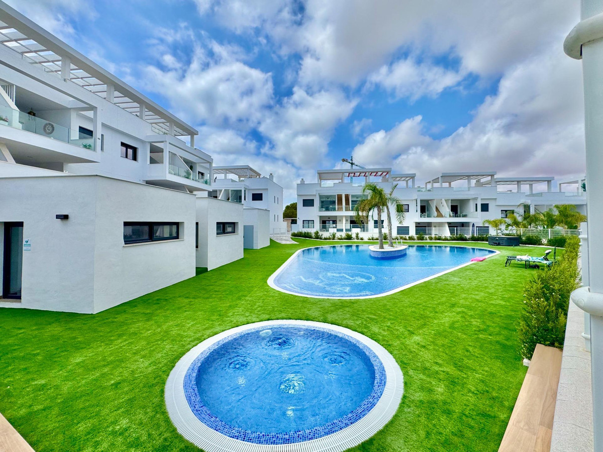 Penthouse te koop in Los Balcones | 2 slaapkamers H5498617