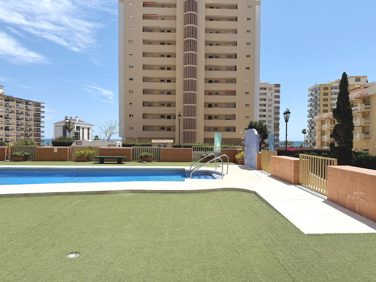 Appartement te koop in Los Boliches | 2 slaapkamers H5041918