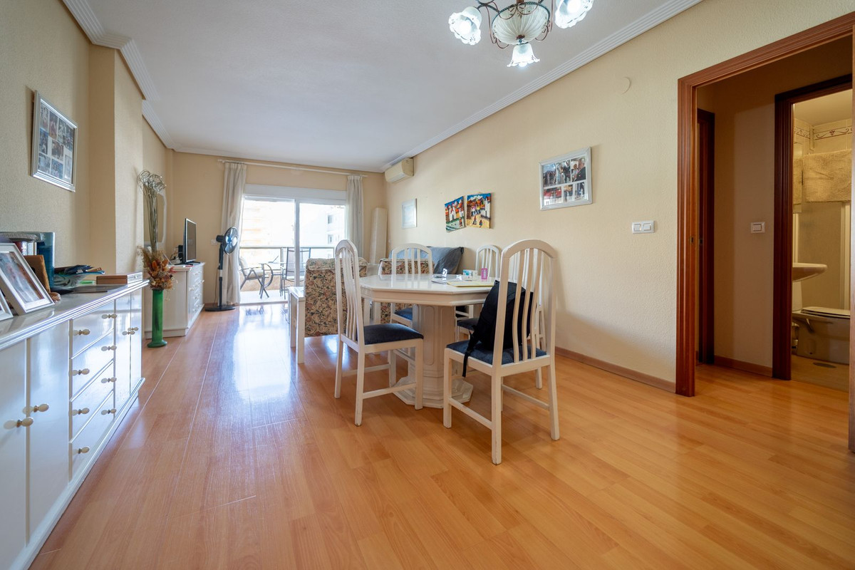 Appartement te koop in Los Boliches | 2 slaapkamers H5218201