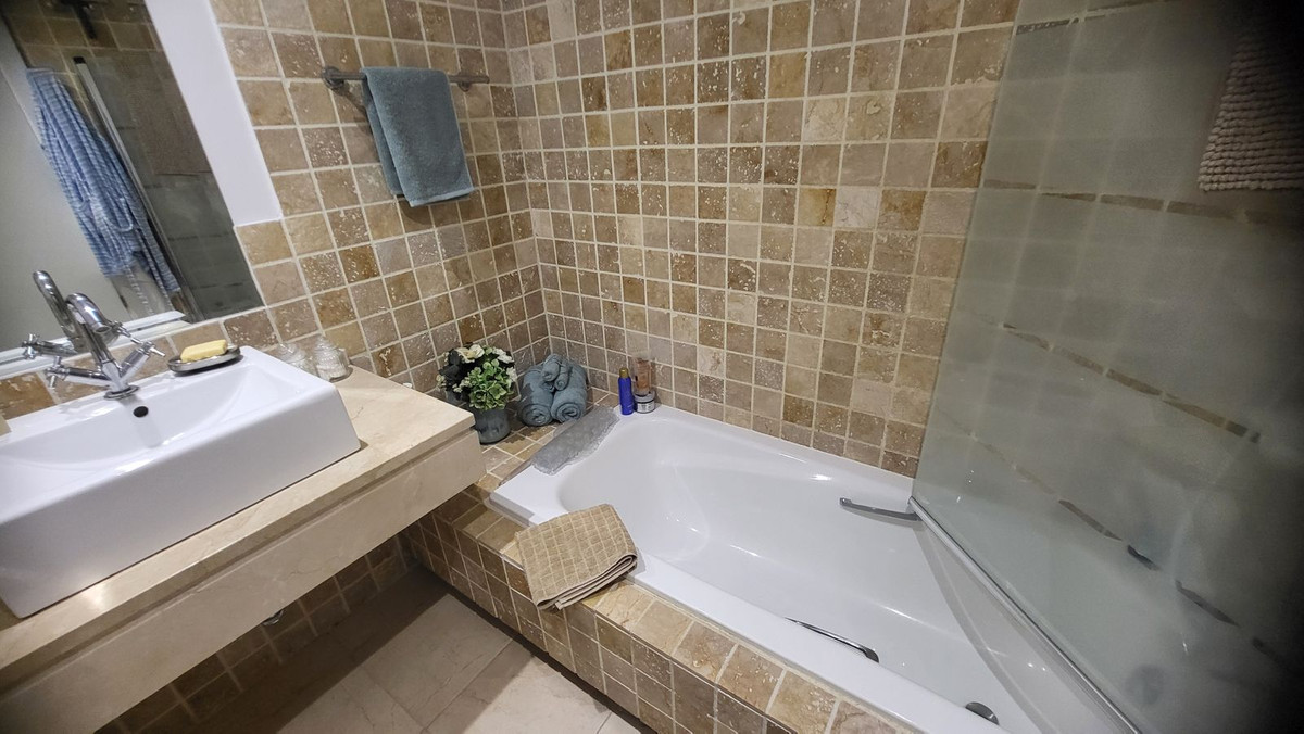 Appartement te koop in Los Flamingos | 2 slaapkamers H5063455