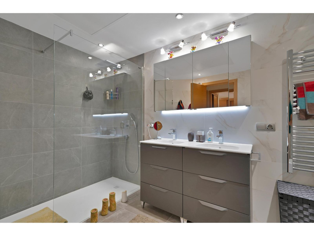 Appartement te koop in Los Flamingos | 3 slaapkamers H5073130