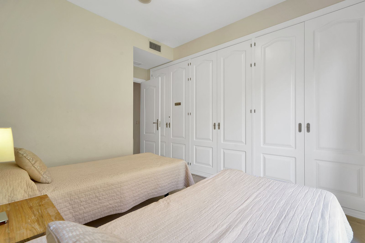 Appartement te koop in Los Flamingos | 2 slaapkamers H5080999